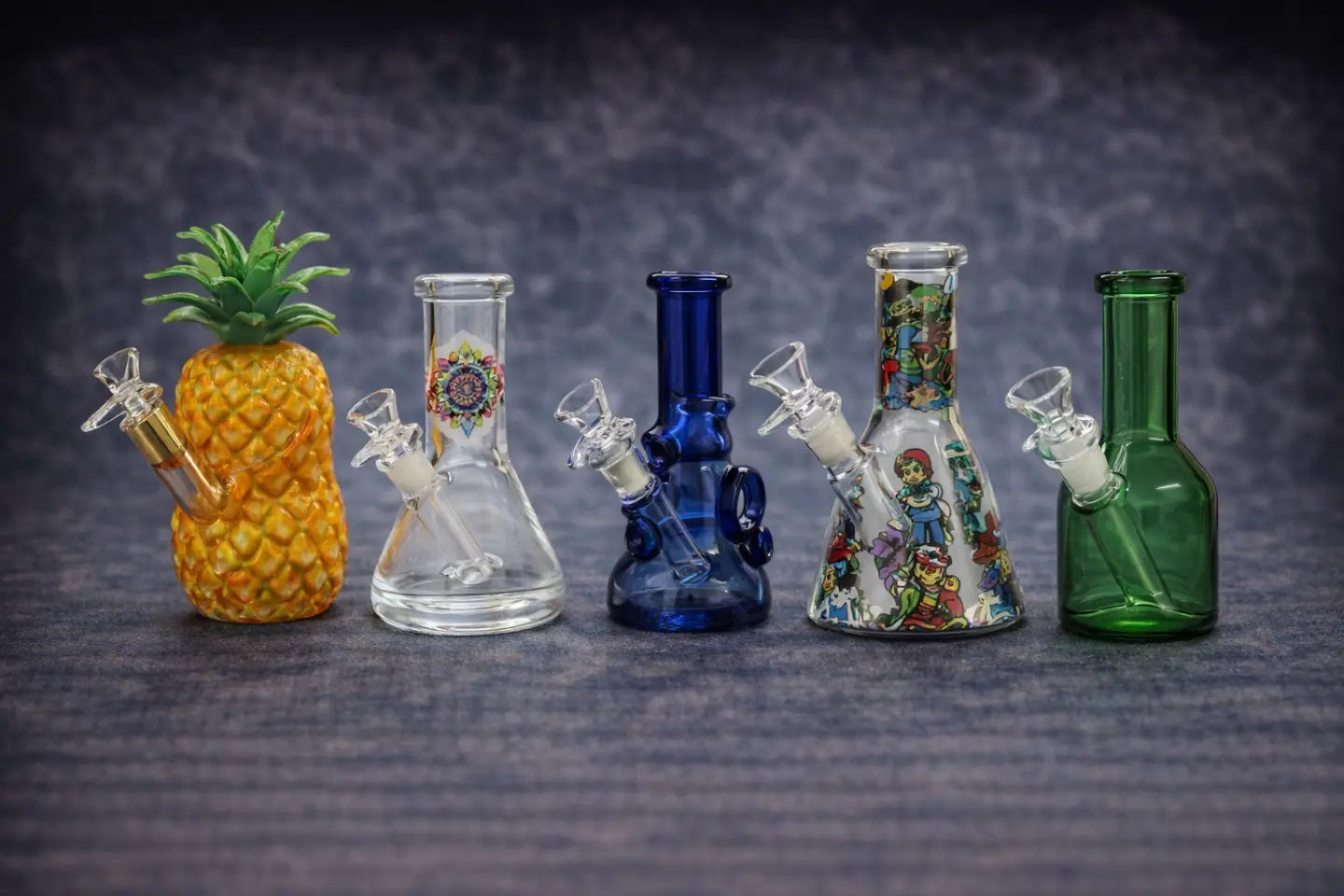 Compact glass bong with strong filtration for smooth daily smoking